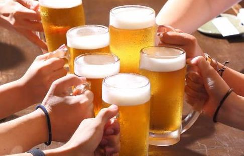 便秘人群需謹(jǐn)慎 三類食物加重腸道負(fù)擔(dān)，酒精飲料尤需警惕